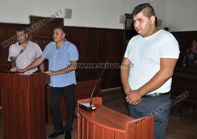 Съдът върна обратно в ареста катунаря Васил Колев, посегнал на полицай