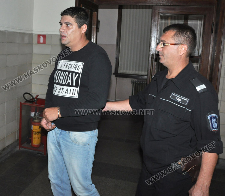 Рецидивистът- крадец иска арест вкъщи, имал постоянен адрес