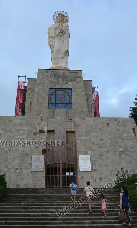 2949 именици празнуват на 15-ти август в Хасково