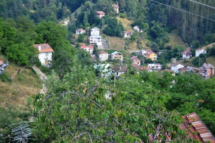 Среднощно издирване на четирима изгубени тийнейджъри вдигна на крак полиция в три общини