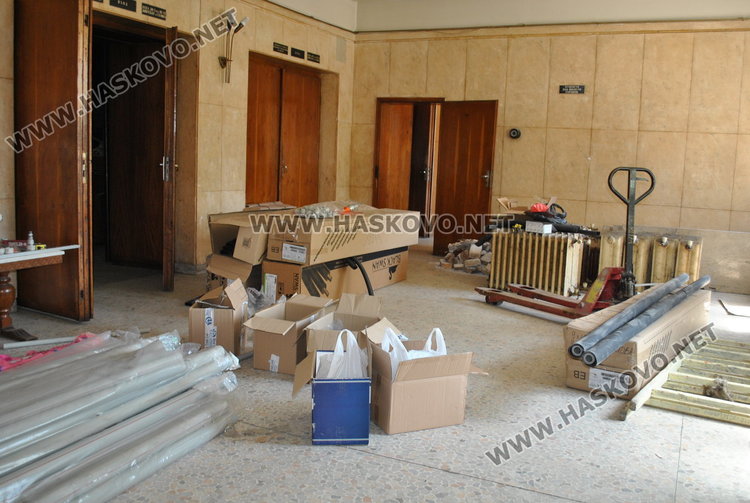 Започна големият ремонт в „Заря“, нова вентилация и отопление до септември 