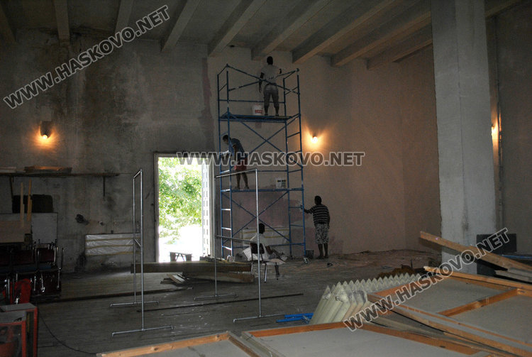 Започна големият ремонт в „Заря“, нова вентилация и отопление до септември 