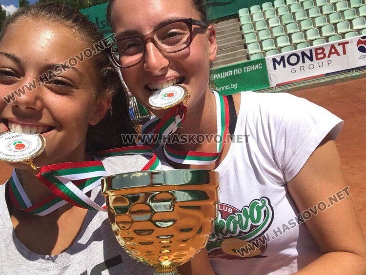 Лилия Димова/вляво/ и Далия Георгиева