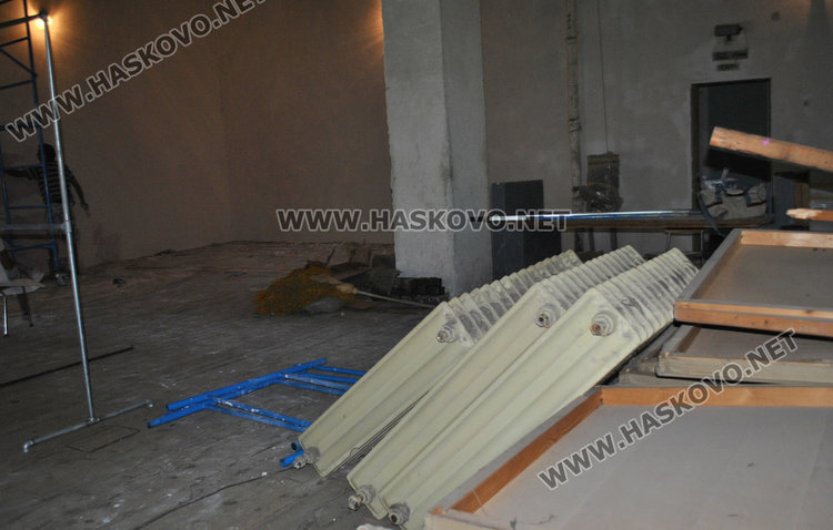 Започна големият ремонт в „Заря“, нова вентилация и отопление до септември 