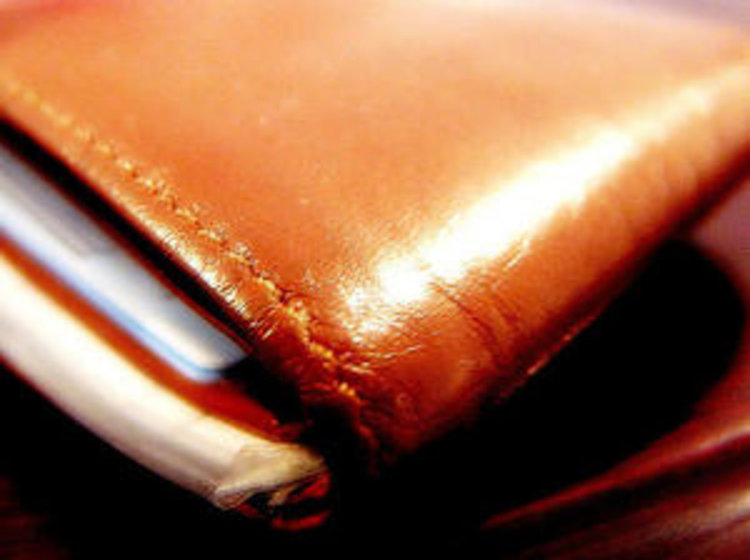 Жена от Момчилград върна изгубено портмоне с лична карта, пари и златни обеци