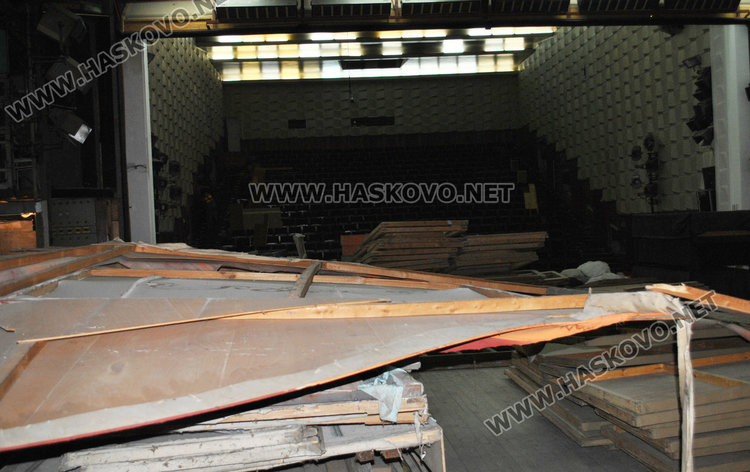 Започна големият ремонт в „Заря“, нова вентилация и отопление до септември 