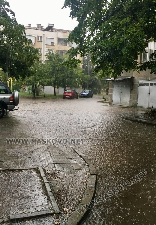 Пороен дъжд заля Димитровград