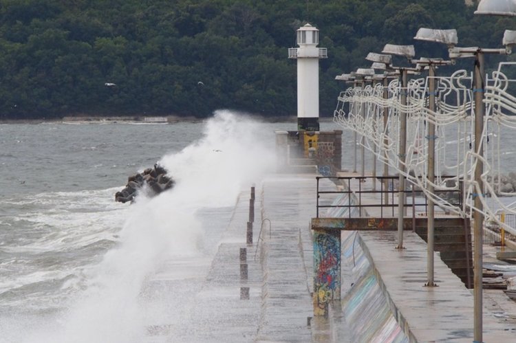Откриха тялото на второто дете, отнесено от прибоя на варненския вълнолом