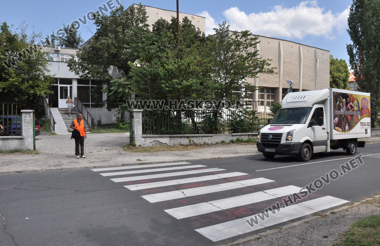 „Екопрогрес“ обнови 32 зебри, боядисват още близо месец