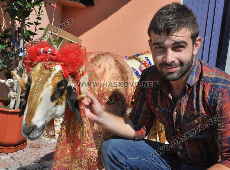 Младоженецът Бекир със сватбения коч