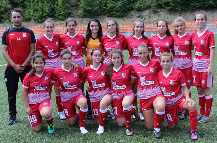 Футболистките на Хасково с първи трофей от турнир, заслужиха и три приза