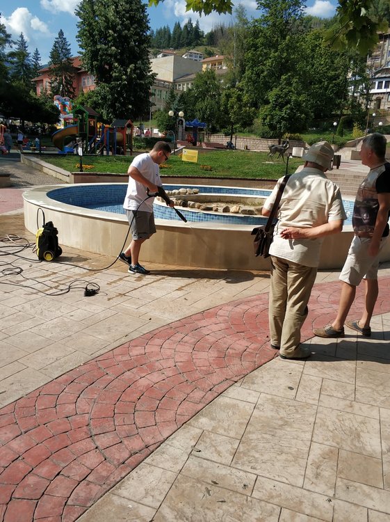 От КРОС все пак започнаха ремонт на шадравана в центъра на Смолян 