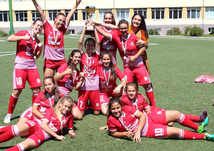 Футболистките на Хасково с първи трофей от турнир, заслужиха и три приза