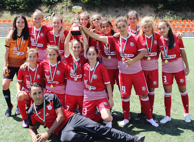 Футболистките на Хасково с първи трофей от турнир, заслужиха и три приза