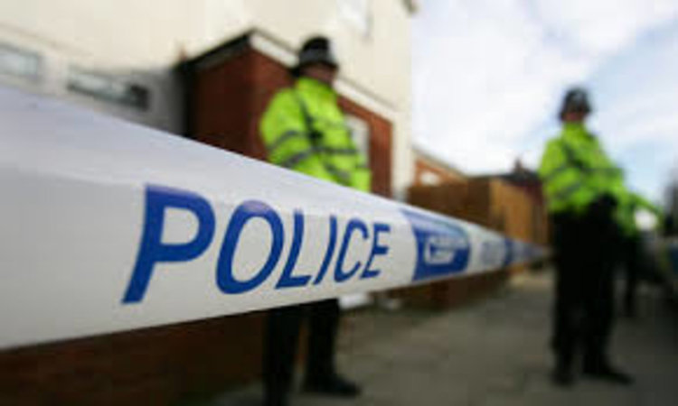 Трима ранени след стрелба край лондонска метростанция