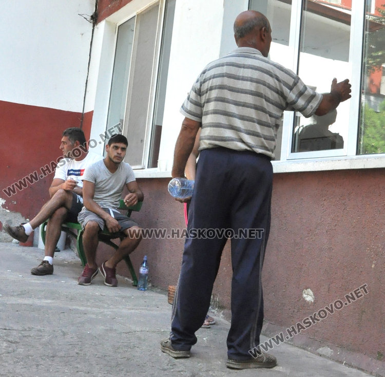 Младок с Ланд Ровър блъсна две възрастни жени в Криво поле