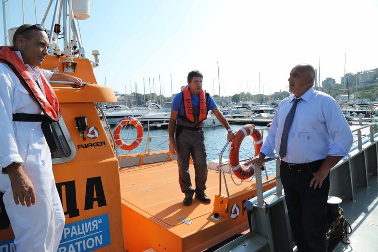 Течът на мазут от кораб „Мопанг” е срян 