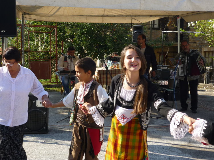 Дариха кметица на родопско село, работи безвъзмездно за хората с увреждания