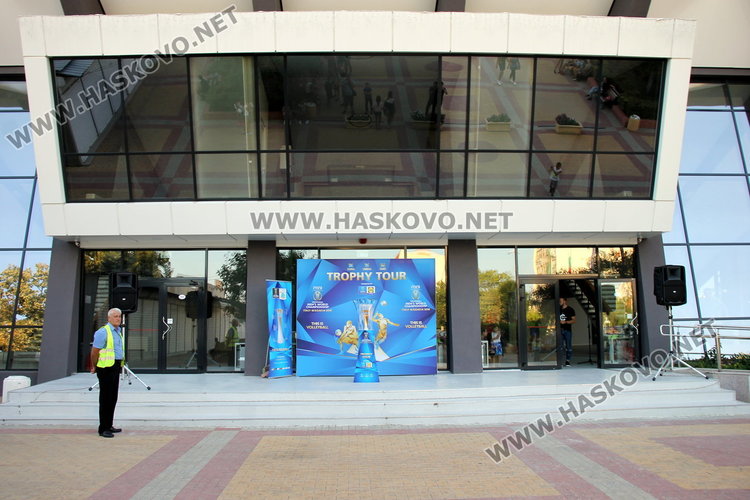 Световната купа по волейбол бе изложена за димитровградчани, раздадоха 10 билета за шампионата