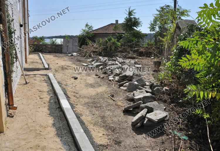 С 10 бона от Вероизповеданията спасяват от влагата храма в Брягово