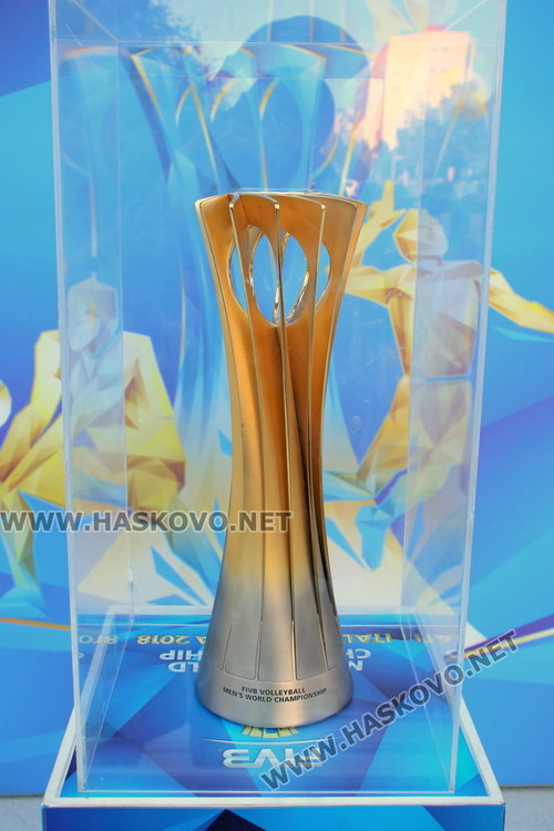 Световната купа по волейбол бе изложена за димитровградчани, раздадоха 10 билета за шампионата