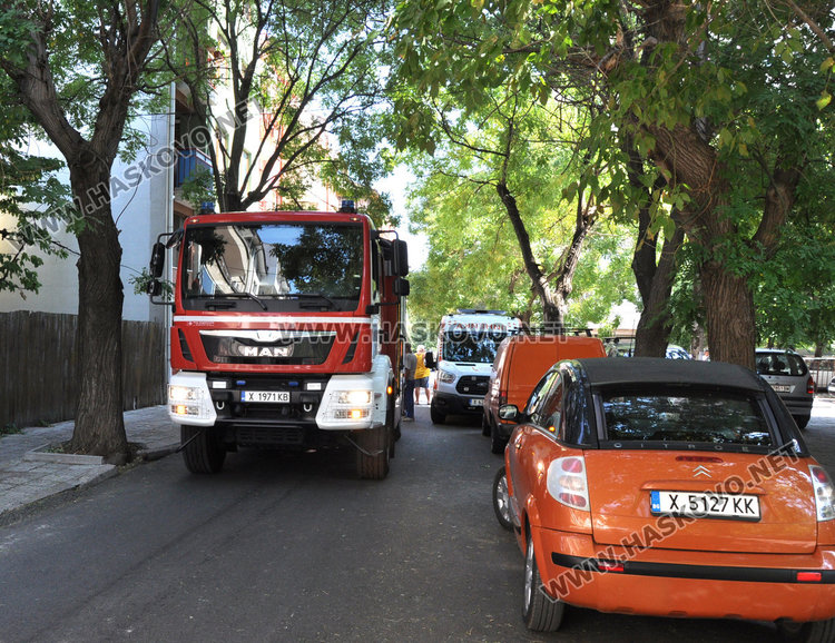 Пожарникари осигуриха достъп през 2-я етаж на медиците за жена с високо кръвно