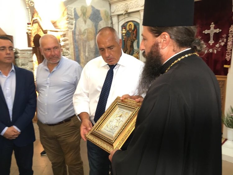 Борисов е разпоредил на кмета на Царево  задържане на рещението за Силистар