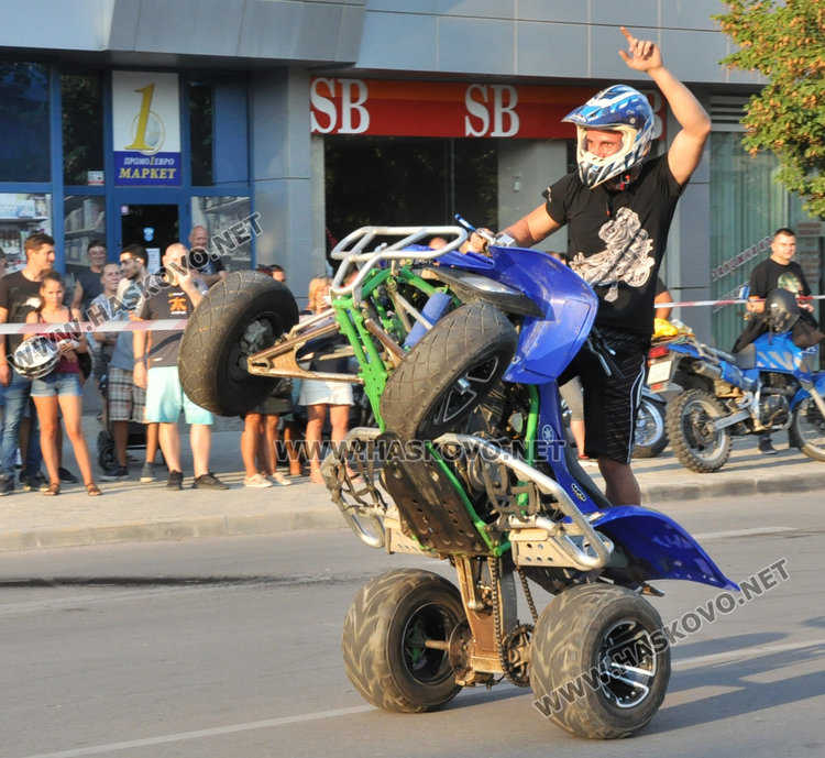 Стънт шоу за 71-годишнината на Димитровград вдигна адреналина на публиката 