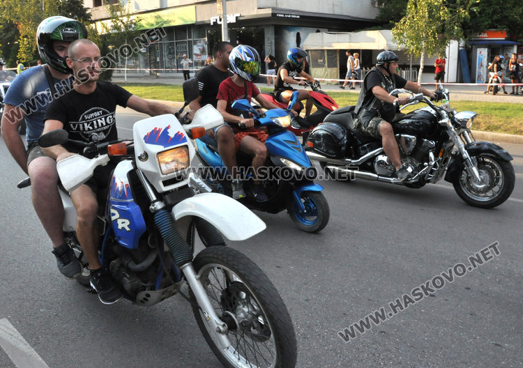 Стънт шоу за 71-годишнината на Димитровград вдигна адреналина на публиката 