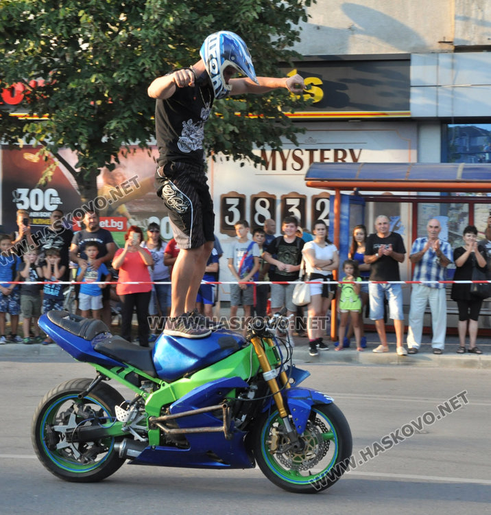 Стънт шоу за 71-годишнината на Димитровград вдигна адреналина на публиката 