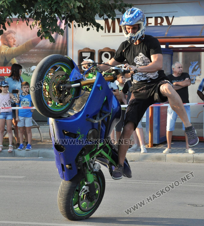 Стънт шоу за 71-годишнината на Димитровград вдигна адреналина на публиката 