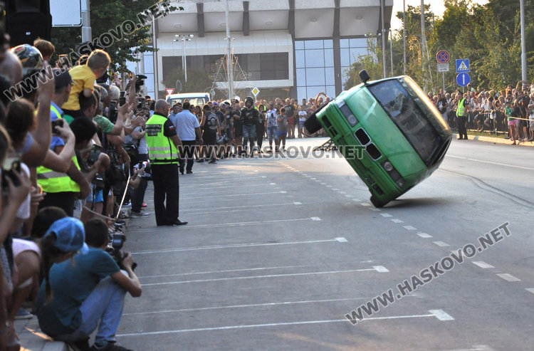 Стънт шоу за 71-годишнината на Димитровград вдигна адреналина на публиката 