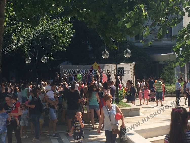 Детско парти привлече десетки деца и родители в Димитровград