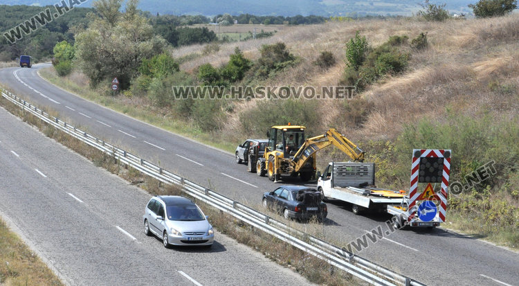 Започна ремонт до кръговото на Кърджалийска, продължават към Конуш
