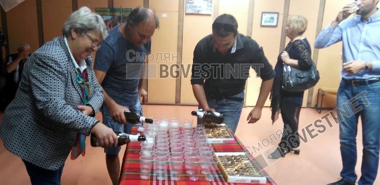 Смолянски бизнесмени дариха голяма сума за нов автобус за ансамбъл „Родопа“