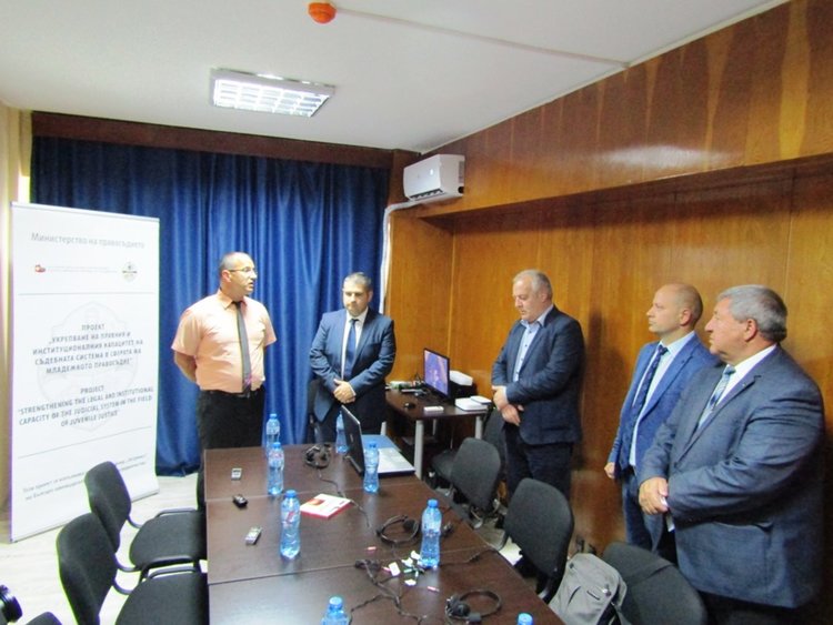 Извършиха първия "разпит" на 7 годишно дете в "Синята стая" в Смолян