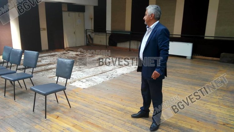 До 10 дни ще започне и цялостен ремонт на пода на залата за репетиции в сградата на театъра, след който тя ще стане привлекателно място за репетиции, както на ансамбъла, така и на дуги творчески формации