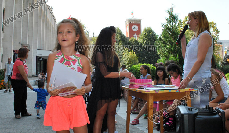 Купон и грамоти на закриването на „Лято в библиотеката“