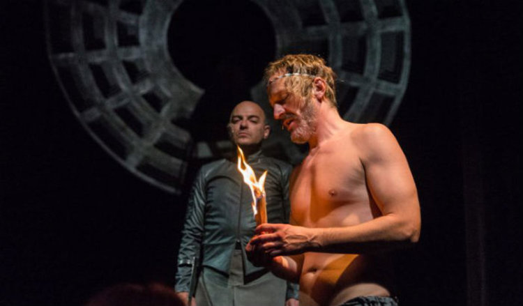 Деян Донков играе Калигула на Античния театър