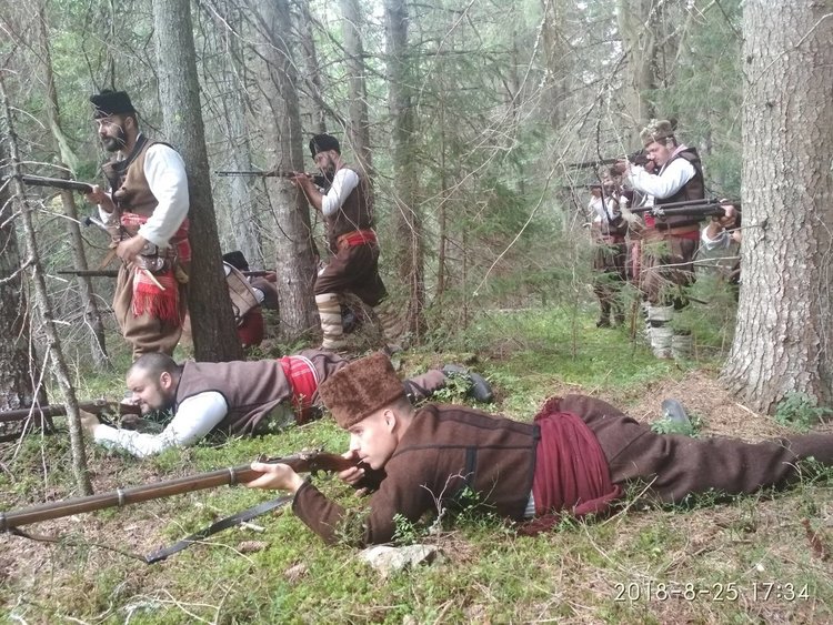 Хайдушко сборище край лобното място на родопски комита събра младежи и девойки