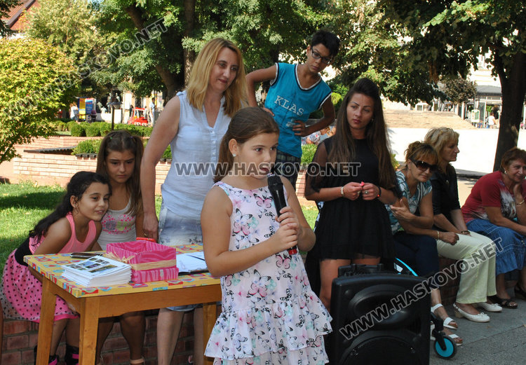 Купон и грамоти на закриването на „Лято в библиотеката“