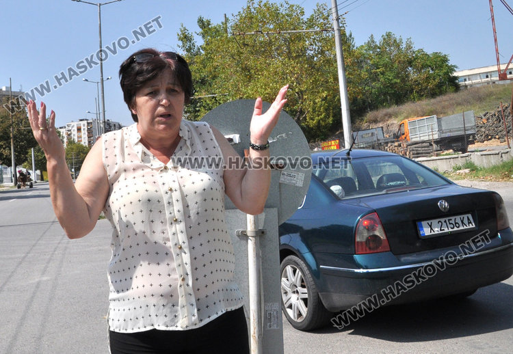 Шофьор на Голф нацели Пасат на ляв завой по "Васил Левски"