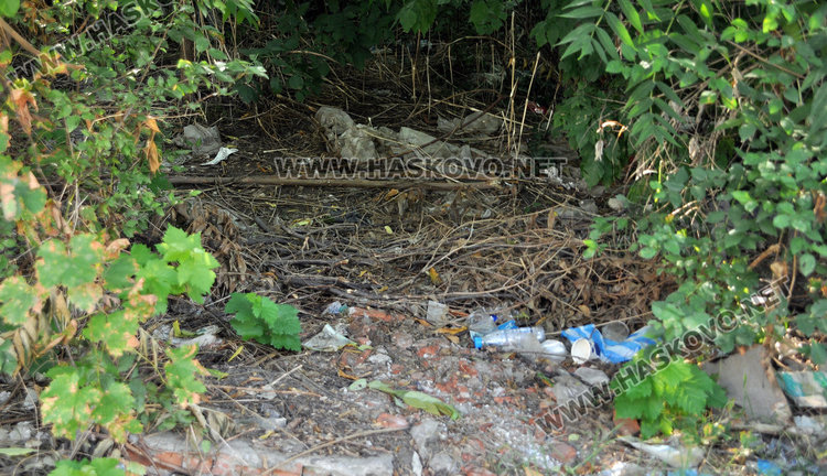 Миризлива клоака до училище "Климент" тормози хасковлии