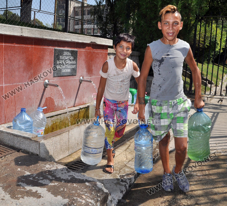 Седемте обществени чешми в Хасково с надпис „Не пийте вода от тях"