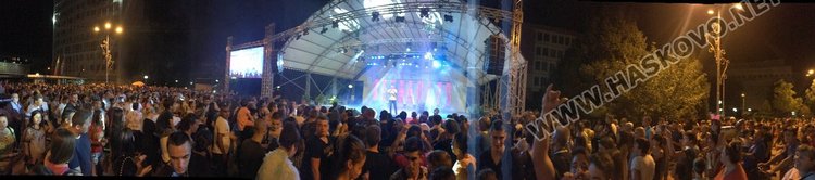 Фолклор, поп-фолк и хора́ завладяха пл. „България“