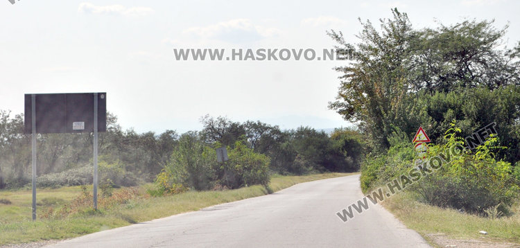 Читател: пътят от Хасково за Симеоновград е разбит, няма знаци и маркировка