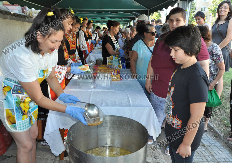 7 казана курбан раздадоха за здраве и благоденствие в Димитровград