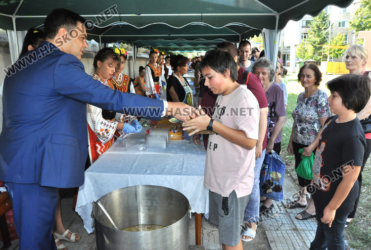 7 казана курбан раздадоха за здраве и благоденствие в Димитровград