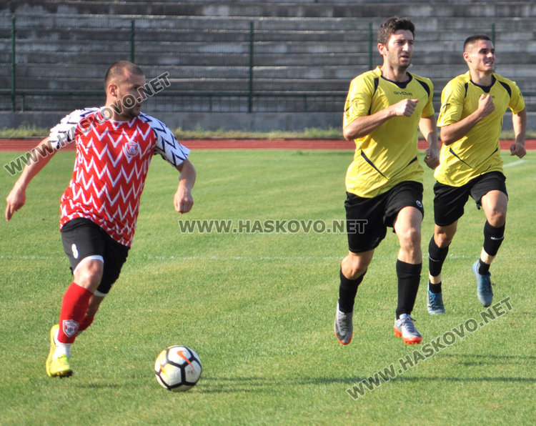Футболистите на „Хасково 1957” отстъпиха на „Загорец" с 0:2
