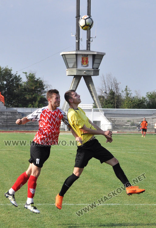 Футболистите на „Хасково 1957” отстъпиха на „Загорец" с 0:2